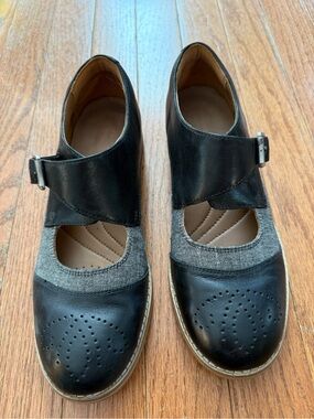 Clarks Artisan Mary Jane Flats in Black and Gray